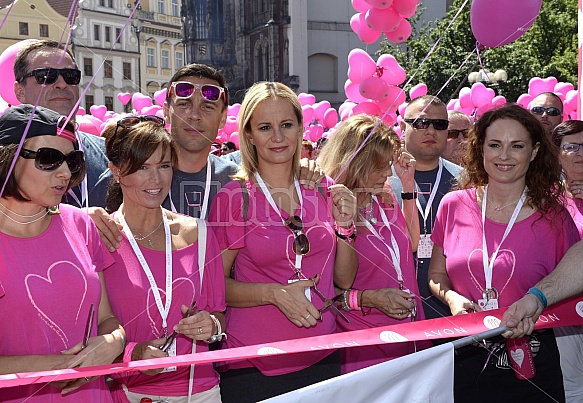 Avon 2015 pochod Absolonova Stasova Pazderkova Filipova Partysova Bohdalova Sipkova Bocanova Etzler Avon 2015 pochod Absolonova Stasova Pazderkova Filipova Partysova Bohdalova Sipkova Bocanova Etzler